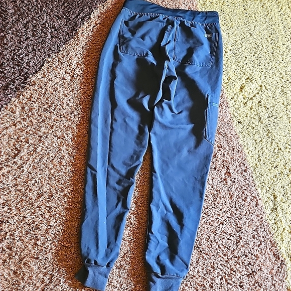 FIGS Technical Collection Scrub Pants Joggers Women’s Gray - Picture 12 of 12